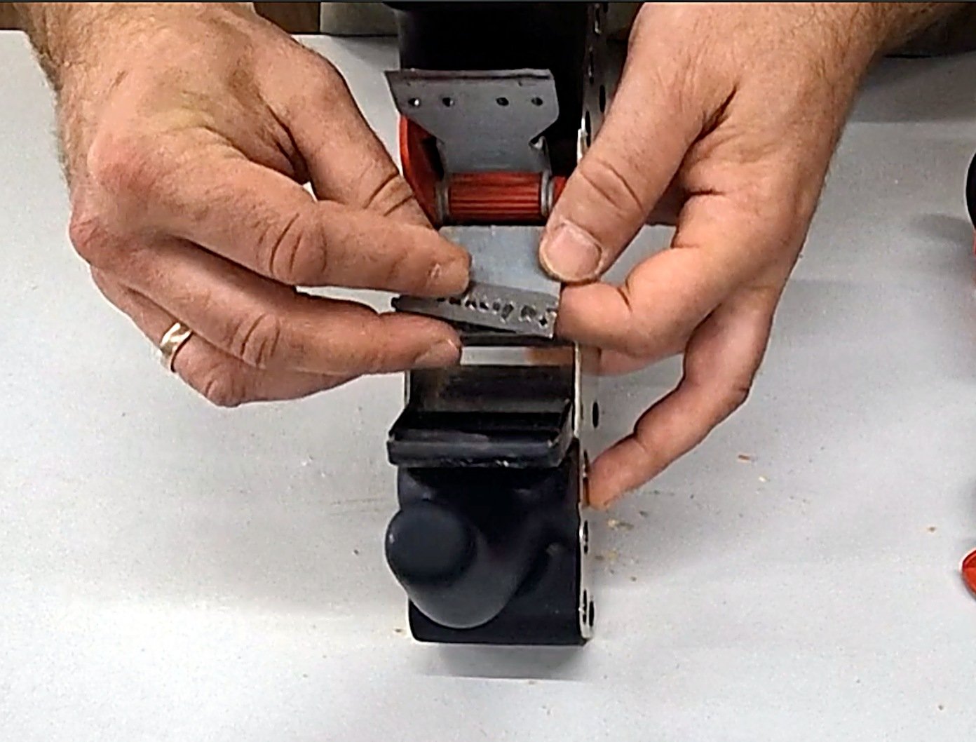 Changing the blade on a RALI hand plane